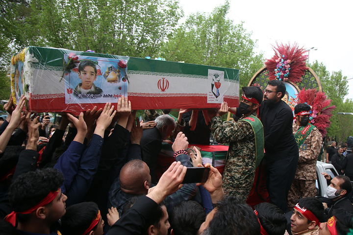 تشییع شهید دانش‌آموز حملات آمریکایی صهیونی در حرم حضرت معصومه (س)