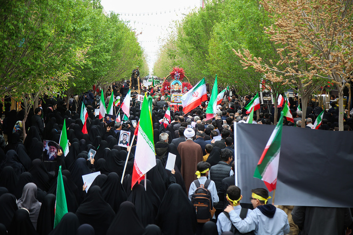 تشییع شهید دانش‌آموز حملات آمریکایی صهیونی در حرم حضرت معصومه (س)