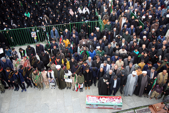 تشییع شهید دانش‌آموز حملات آمریکایی صهیونی در حرم حضرت معصومه (س)