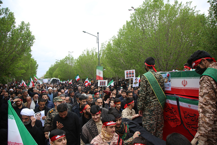 تشییع شهید دانش‌آموز حملات آمریکایی صهیونی در حرم حضرت معصومه (س)