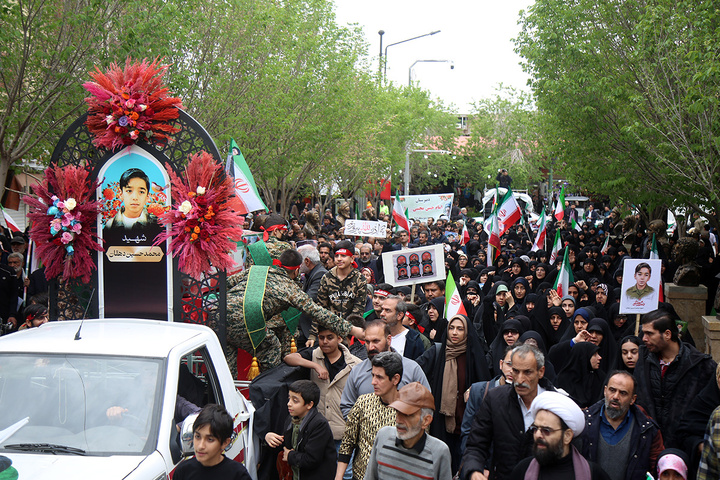 تشییع شهید دانش‌آموز حملات آمریکایی صهیونی در حرم حضرت معصومه (س)