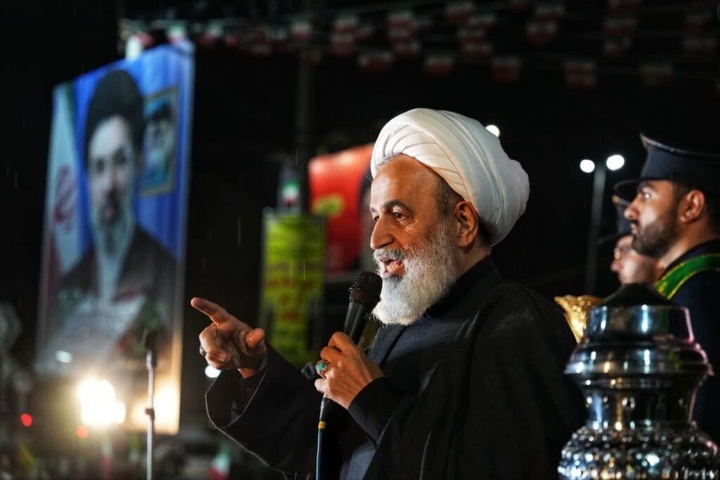 حضور خادمان حرم بانوی کرامت در اجتماع پرشور مردمی در چهل اختران قم