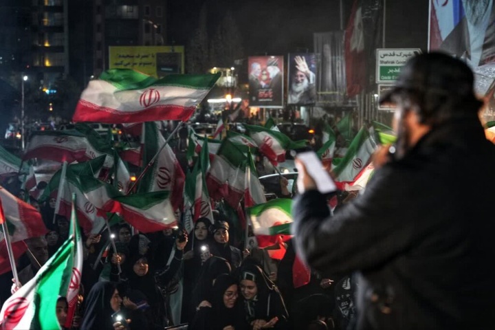 حضور خادمان حرم بانوی کرامت در اجتماع پرشور مردمی در چهل اختران قم