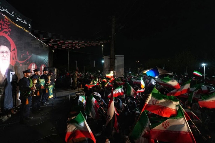 حضور خادمان حرم بانوی کرامت در اجتماع پرشور مردمی در چهل اختران قم