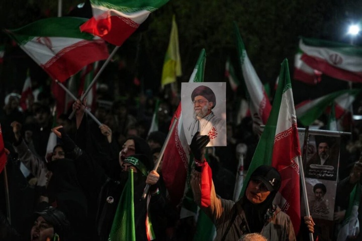 حضور خادمان حرم بانوی کرامت در اجتماع پرشور مردمی در چهل اختران قم