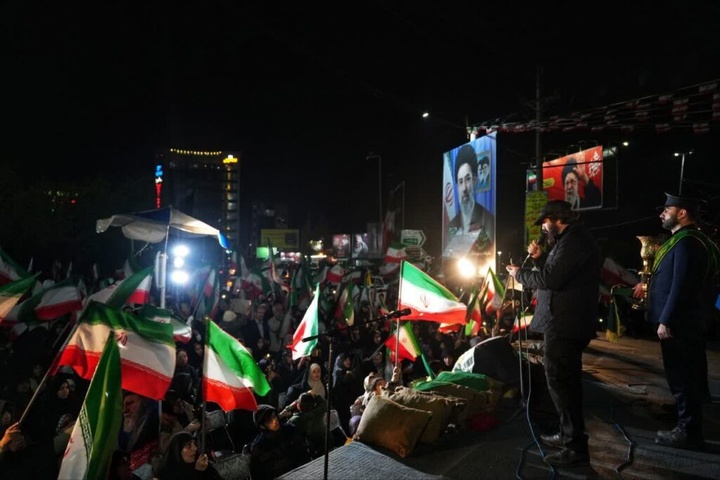 حضور خادمان حرم بانوی کرامت در اجتماع پرشور مردمی در چهل اختران قم