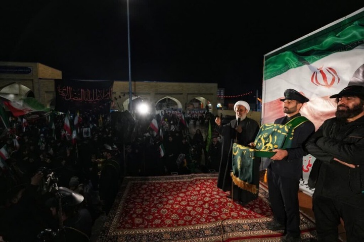 حضور خادمان حرم بانوی کرامت در اجتماع پرشور مردمی در چهل اختران قم