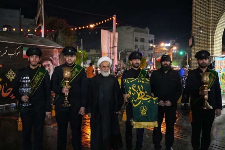 حضور خادمان حرم بانوی کرامت در اجتماع پرشور مردمی در چهل اختران قم