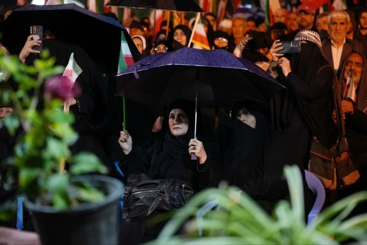 حضور خادمان حرم بانوی کرامت در اجتماع پرشور مردمی در چهل اختران قم