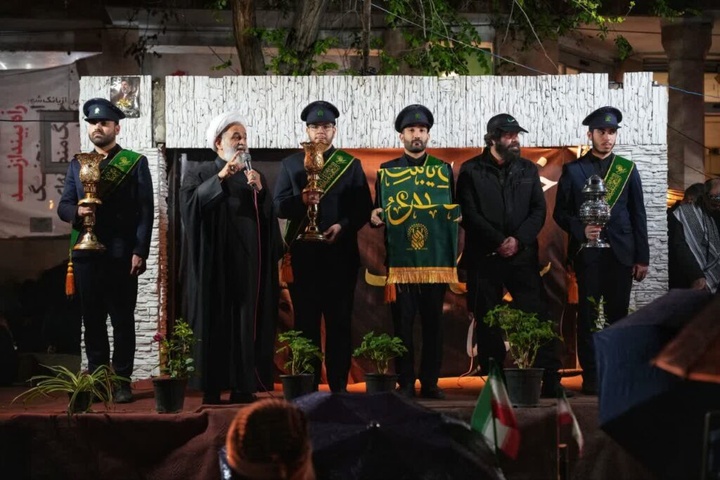 حضور خادمان حرم بانوی کرامت در اجتماع پرشور مردمی در چهل اختران قم