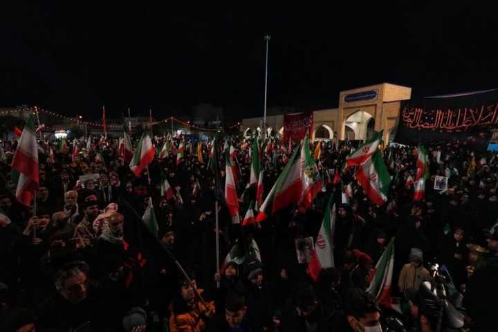 حضور خادمان حرم بانوی کرامت در اجتماع پرشور مردمی در چهل اختران قم