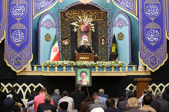 بزرگداشت هفتمین روز شهادت وزیر اطلاعات در حرم حضرت معصومه (س)