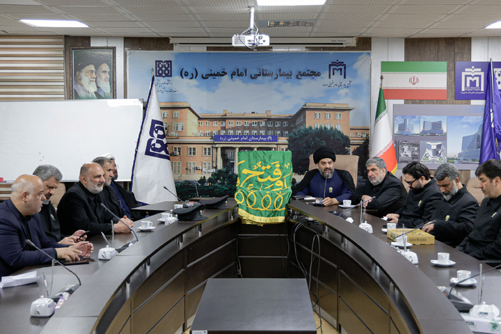 حضور کاروان خدام حرم مطهر رضوی در بیمارستان امام خمینی (ره) تهران