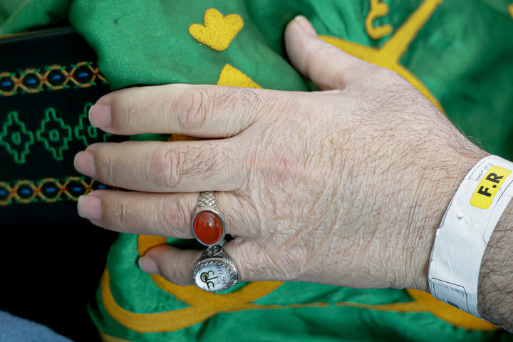 حضور کاروان خدام حرم مطهر رضوی در بیمارستان امام خمینی (ره) تهران