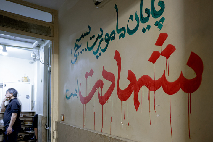 حضور کاروان خدام حرم مطهر رضوی در بیمارستان امام خمینی (ره) تهران
