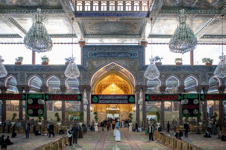 سیاه پوشی حرم امام حسین(علیه السلام) به مناسبت سالروز تخریب قبور ائمه بقیع