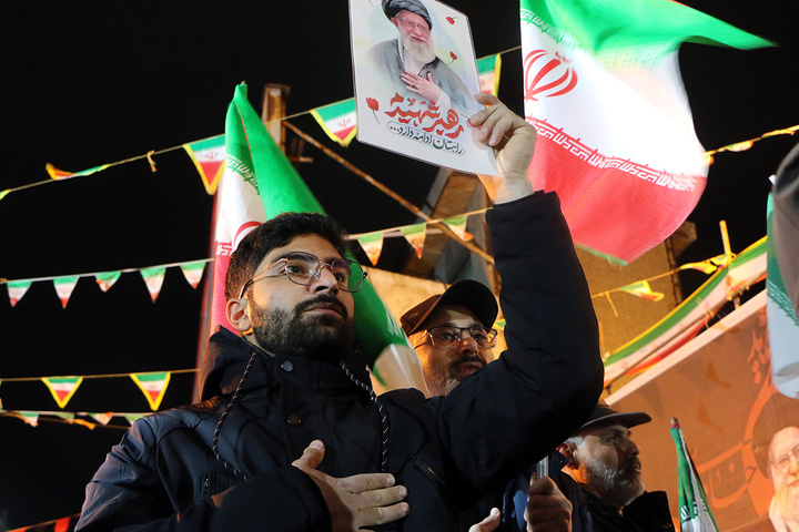 حضور خادمان حرم مطهر بانوی کرامت در میادین شهر مقدس قم