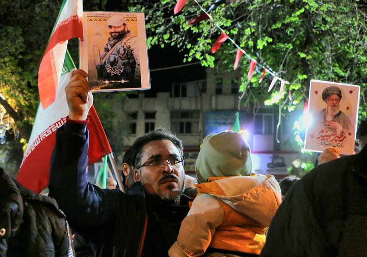 حضور خادمان حرم مطهر بانوی کرامت در میادین شهر مقدس قم