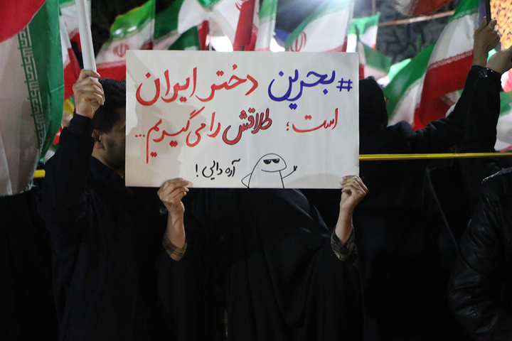 حضور خادمان حرم مطهر بانوی کرامت در میادین شهر مقدس قم