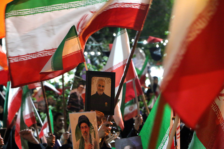 حضور خادمان حرم مطهر بانوی کرامت در میادین شهر مقدس قم