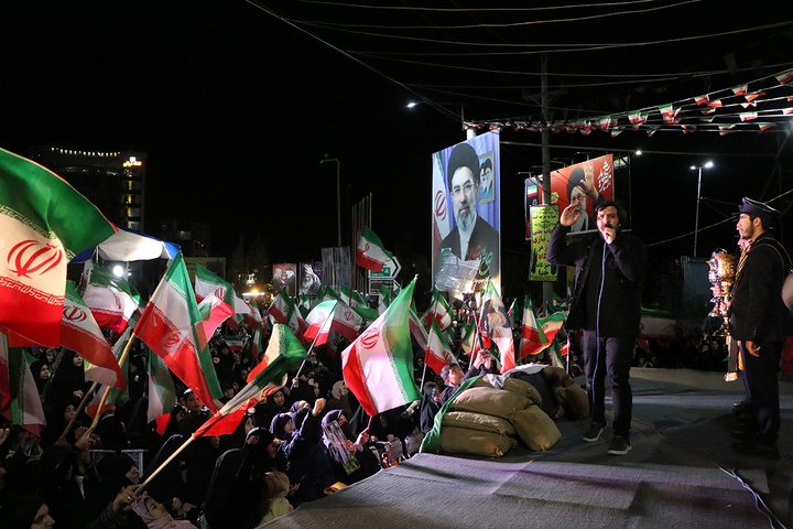 حضور خادمان حرم مطهر بانوی کرامت در میادین شهر مقدس قم