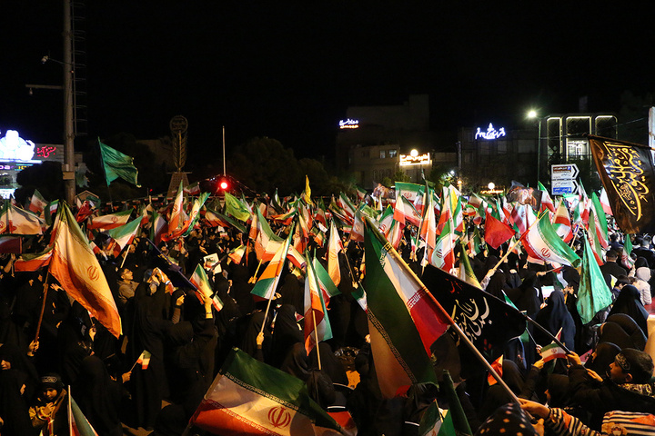 حضور خادمان حرم مطهر بانوی کرامت در میادین شهر مقدس قم