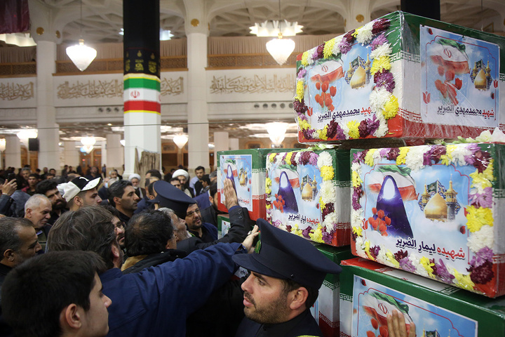 وداع با پیکر مطهر ۱۷ شهید حمله آمریکایی صهیونی به پردیسان قم در حرم مطهر