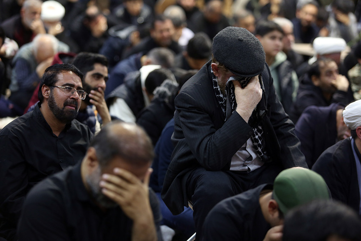 وداع با پیکر مطهر ۱۷ شهید حمله آمریکایی صهیونی به پردیسان قم در حرم مطهر