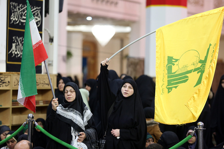 وداع با پیکر مطهر ۱۷ شهید حمله آمریکایی صهیونی به پردیسان قم در حرم مطهر