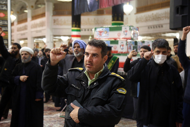 وداع با پیکر مطهر ۱۷ شهید حمله آمریکایی صهیونی به پردیسان قم در حرم مطهر