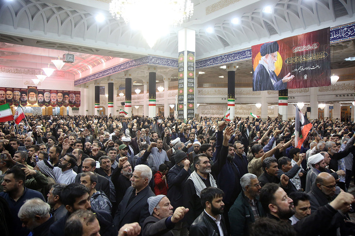 وداع با پیکر مطهر ۱۷ شهید حمله آمریکایی صهیونی به پردیسان قم در حرم مطهر