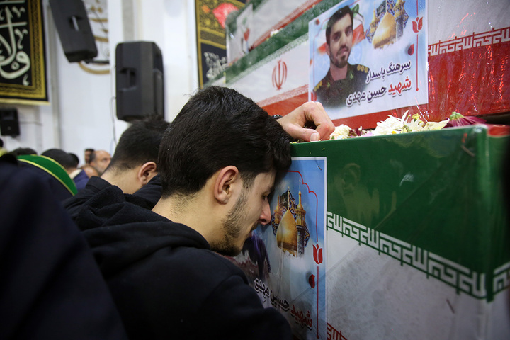 وداع با پیکر مطهر ۱۷ شهید حمله آمریکایی صهیونی به پردیسان قم در حرم مطهر