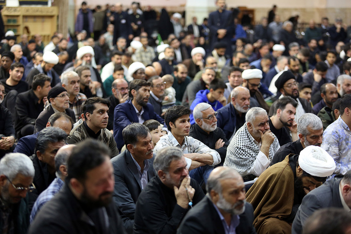 وداع با پیکر مطهر ۱۷ شهید حمله آمریکایی صهیونی به پردیسان قم در حرم مطهر