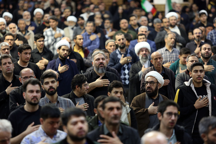 وداع با پیکر مطهر ۱۷ شهید حمله آمریکایی صهیونی به پردیسان قم در حرم مطهر