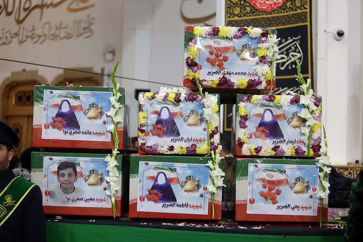 وداع با پیکر مطهر ۱۷ شهید حمله آمریکایی صهیونی به پردیسان قم در حرم مطهر