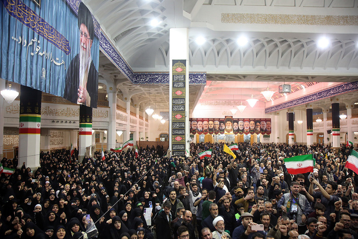 وداع با پیکر مطهر ۱۷ شهید حمله آمریکایی صهیونی به پردیسان قم در حرم مطهر