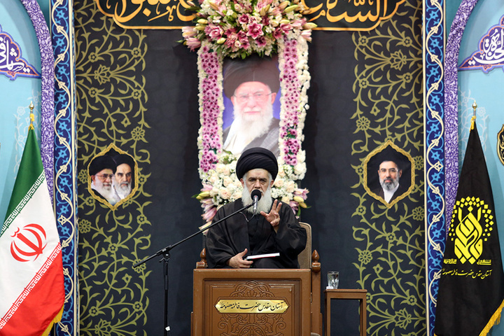 وداع با پیکر مطهر ۱۷ شهید حمله آمریکایی صهیونی به پردیسان قم در حرم مطهر