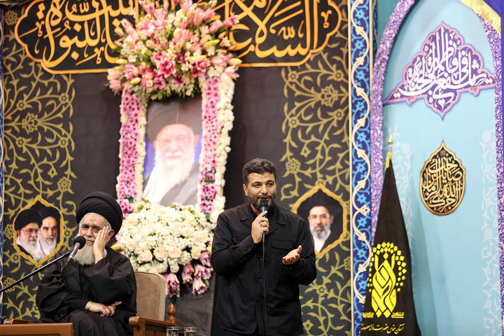 وداع با پیکر مطهر ۱۷ شهید حمله آمریکایی صهیونی به پردیسان قم در حرم مطهر