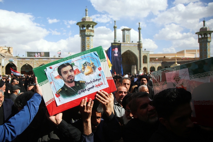 تشییع پیکر شهدای حمله آمریکایی صهیونی به پردیسان قم در حرم مطهر