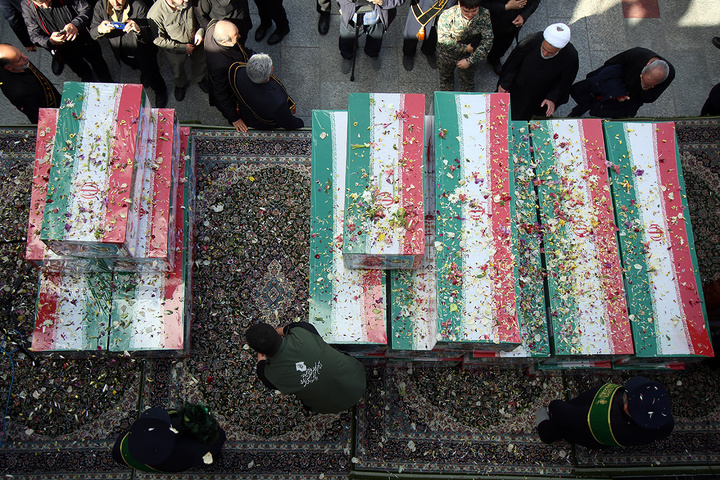 تشییع پیکر شهدای حمله آمریکایی صهیونی به پردیسان قم در حرم مطهر