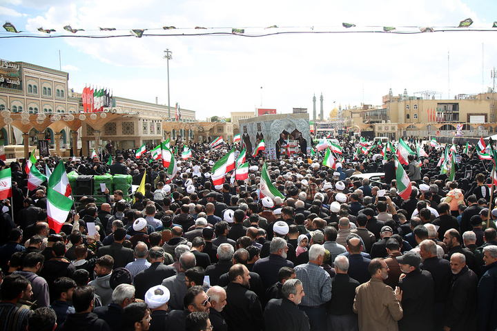 تشییع پیکر شهدای حمله آمریکایی صهیونی به پردیسان قم در حرم مطهر