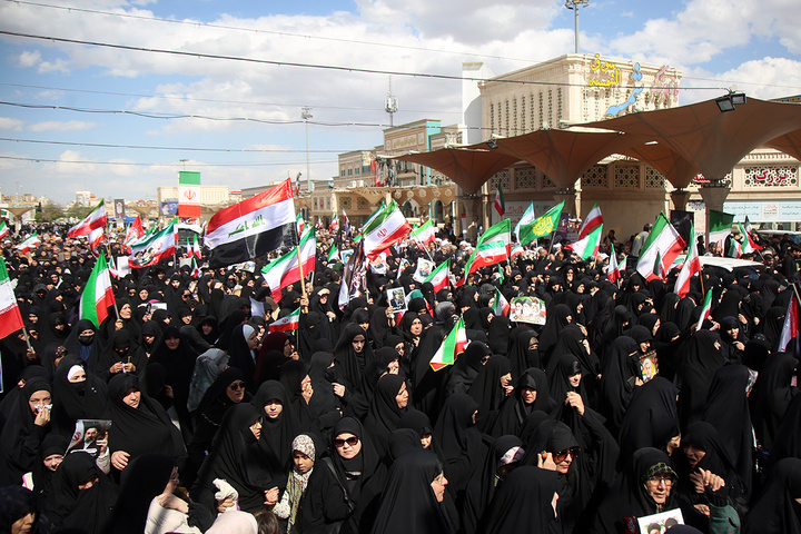 تشییع پیکر شهدای حمله آمریکایی صهیونی به پردیسان قم در حرم مطهر