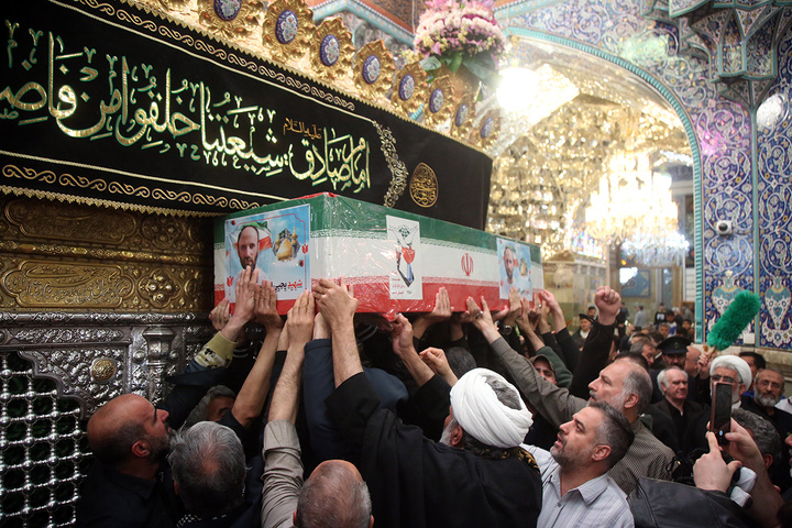 تشییع پیکر شهدای حمله آمریکایی صهیونی به پردیسان قم در حرم مطهر