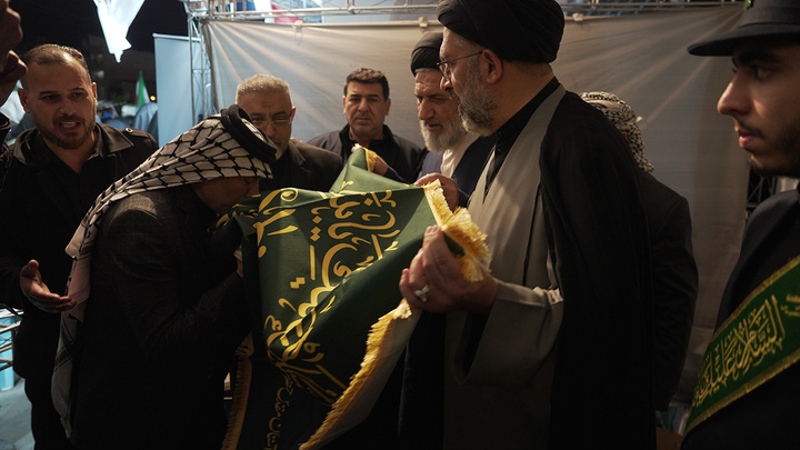 تقدیر مسئولان حرم مطهر بانوی کرامت از موکب‌های غیرایرانی تجمعات مردمی قم