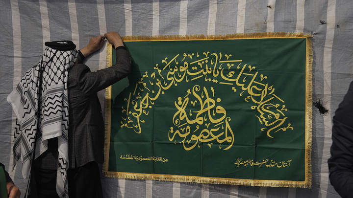 تقدیر مسئولان حرم مطهر بانوی کرامت از موکب‌های غیرایرانی تجمعات مردمی قم