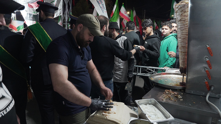 تقدیر مسئولان حرم مطهر بانوی کرامت از موکب‌های غیرایرانی تجمعات مردمی قم