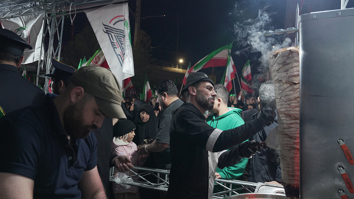 تقدیر مسئولان حرم مطهر بانوی کرامت از موکب‌های غیرایرانی تجمعات مردمی قم