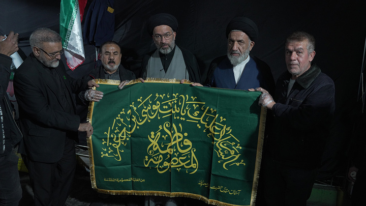 تقدیر مسئولان حرم مطهر بانوی کرامت از موکب‌های غیرایرانی تجمعات مردمی قم