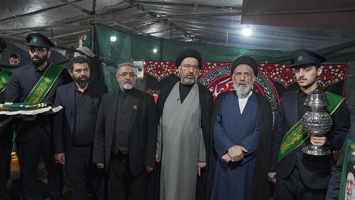 تقدیر مسئولان حرم مطهر بانوی کرامت از موکب‌های غیرایرانی تجمعات مردمی قم