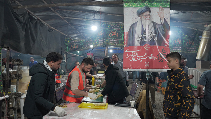 تقدیر مسئولان حرم مطهر بانوی کرامت از موکب‌های غیرایرانی تجمعات مردمی قم